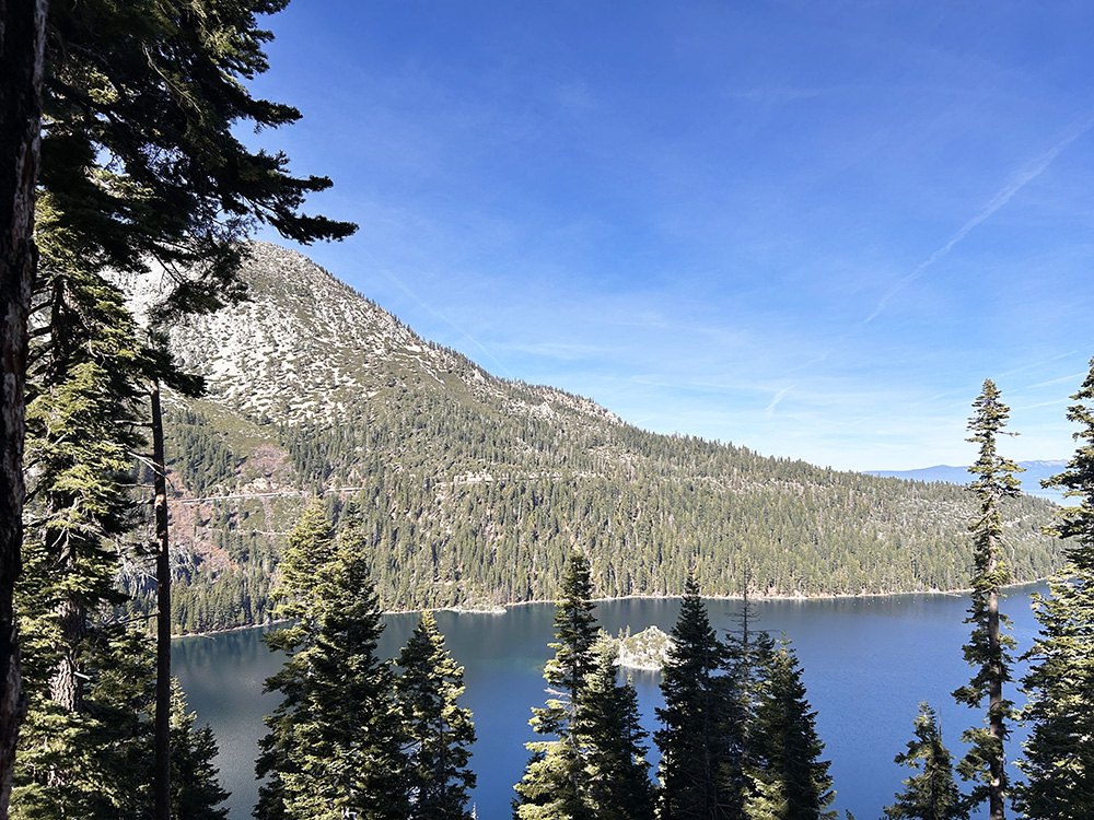 レイクタホを囲む山並みその2