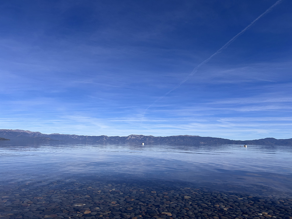 レイクタホの湖面