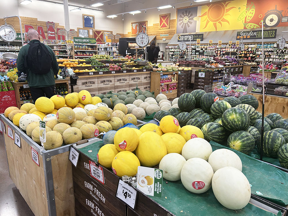 カリフォルニアのマーケットに並ぶ果物